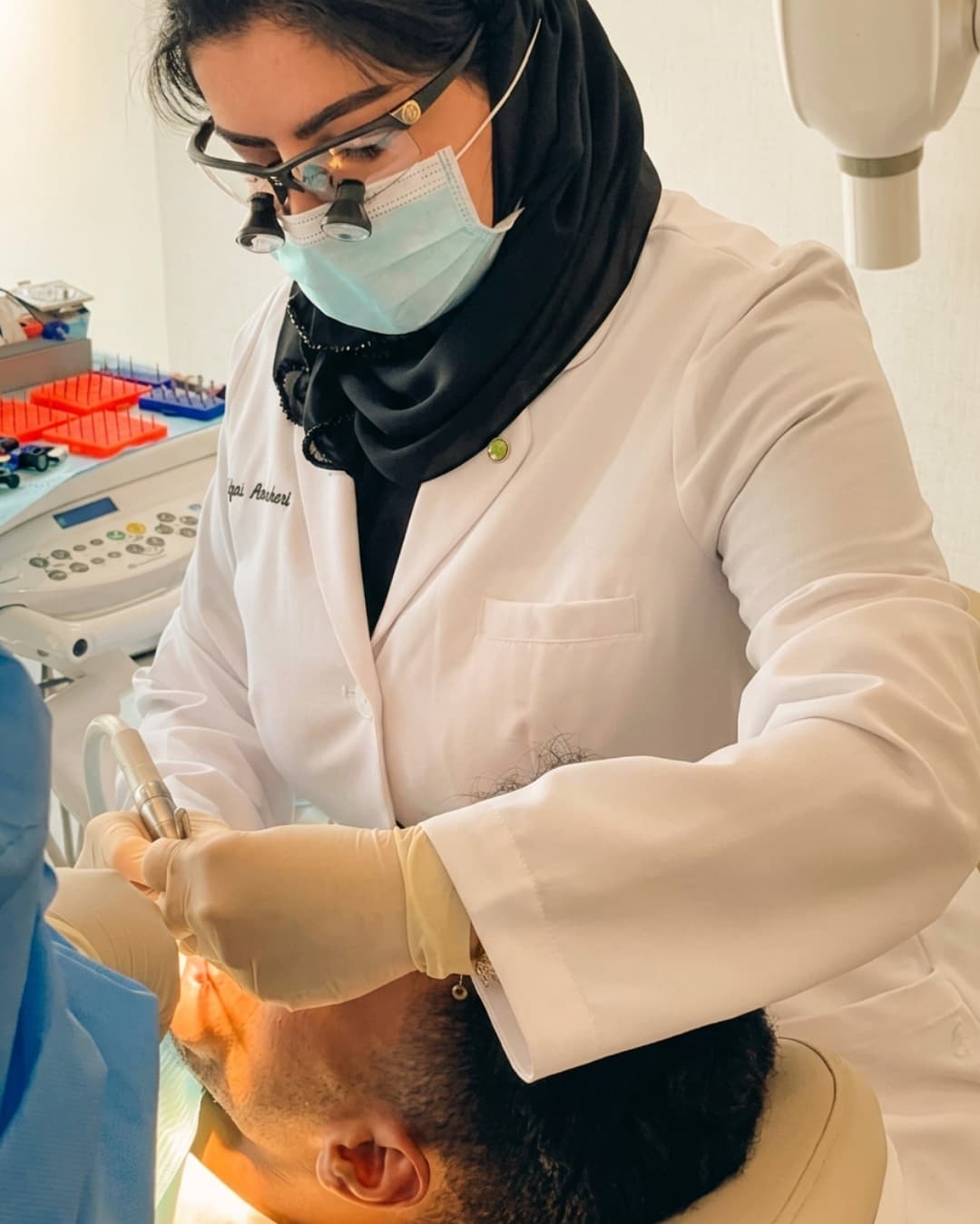 نتيجة الفينير قبل وبعد في عيادة زايا، المزهر دبي
